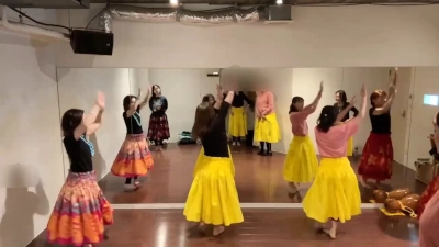 Photo13 Ka Hokulani Hula Studio Motoeのオリにあわせて振付のレッスン