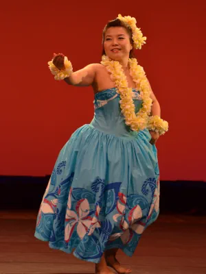 Photo2 Ka Hokulani Hula Studio | 東京のフラダンス教室 Motoe the Representative Takes the Stage