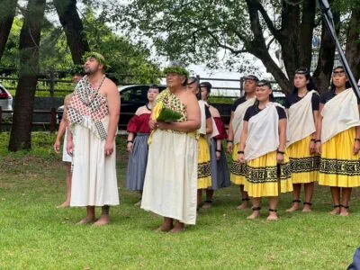 Photo29 Ka Hokulani Hula Studio クムウルヴェヒとhālau Hula Kauluokalāのみなさん