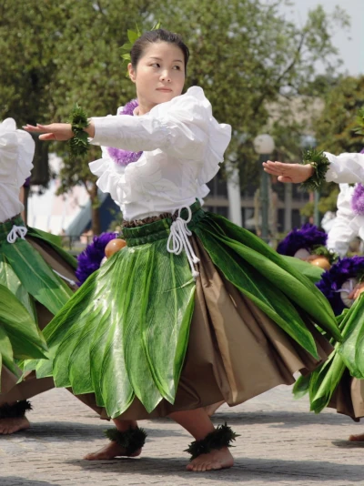 Photo64 Ka Hōkūlani Hula Studio ウォーリアースタイルのカヒコを踊るmotoe